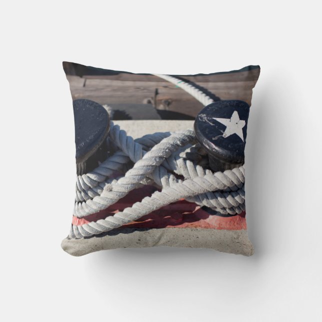 Seil gebunden an zwei Schiffspollern Kissen (Vorderseite)