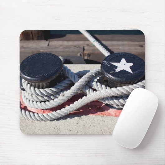 Seil gebunden an zwei Schiffspollern Mousepad (Mit Mouse)