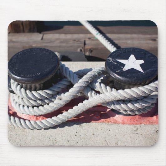 Seil gebunden an zwei Schiffspollern Mousepad (Vorne)