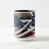 Seil gebunden an zwei Schiffspollern Tasse (Zentrum)