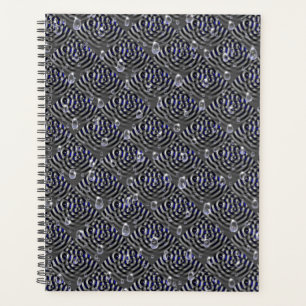 Seile auf blaugrauem Metal Planer