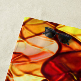 Seile überquert, versteckt unter einem roten Marki Strandtuch