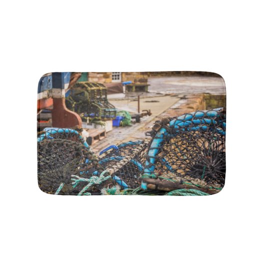 Seile und Hummer-Töpfe | Pittenweem, Schottland Badematte (Vorderseite)