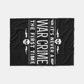 Sein nie ein Kriegsverbrechen zum ersten Mal - Fun Fleecedecke (Vorderseite (Horizontal))