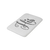 Sein Schwarz Moderner Text und weißes geometrische Badematte (Schrägansicht)