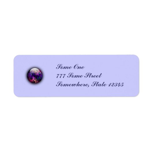 Seine hellen Materialien adressieren Labels (Vorne)