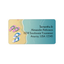 Seine/ihre Flip Flops auf der Hochzeit am Strand