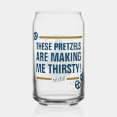 Seinfeld | "Diese Bretzels" Typografie Graphic Dosenglas (Vorderseite)