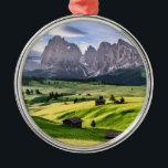 Seiser Alm | Dolomit-Alpen, Italien Ornament Aus Metall<br><div class="desc">Dieses Foto kennzeichnet Frühling auf Alpe di Siusi angesichts Langkofel Gruppe.</div>