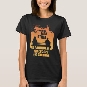 Seit 2023 gegenseitig nervig und immer noch sonnig T-Shirt