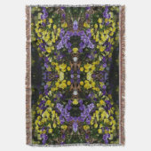 Seite der Lila und gelben Stiefmütterchen Decke (Vorderseite Vertikal)