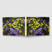 Seite der Lila und gelben Stiefmütterchen Gästebuch (Voll)