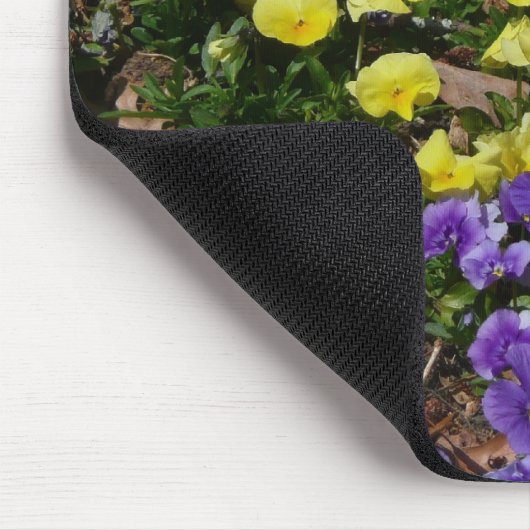 Seite der Lila und gelben Stiefmütterchen Mousepad (Ecke)
