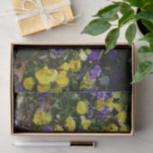 Seite der Lila und gelben Stiefmütterchen Seidenpapier (Geschenk)