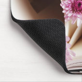 Seiten eines Buches, das in ein Herz gemacht wird, Mousepad (Ecke)