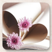 Seiten eines Buches, das in ein Herz gemacht wird, Untersetzer (Vorderseite)