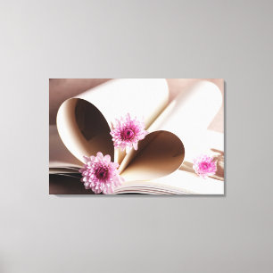 Seiten eines Buches in Form eines Herzens Leinwanddruck