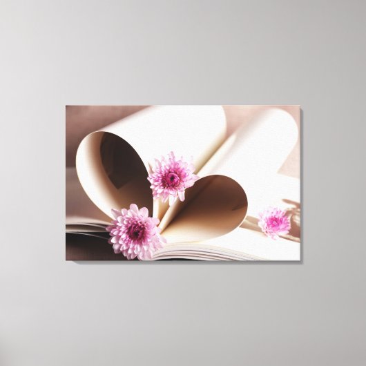 Seiten eines Buches in Form eines Herzens Leinwanddruck (Vorderseite)