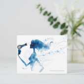 Seitenansicht der Frau, die lange Haare trocknen l Postkarte (Stehend Vorderseite)