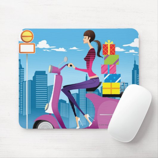 Seitenansicht der Frau mit Geschenken auf Roller Mousepad (Mit Mouse)