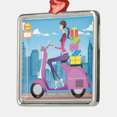 Seitenansicht der Frau mit Geschenken auf Roller Ornament Aus Metall (Links)