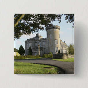 Seiteneingang von Dromoland Castle ohne Menschen Button