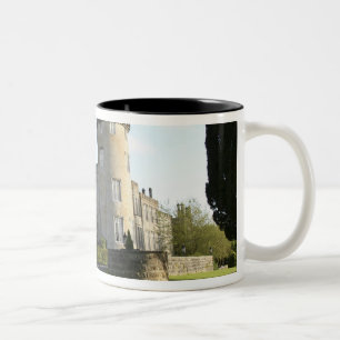 Seiteneingang von Dromoland Castle ohne Menschen Zweifarbige Tasse