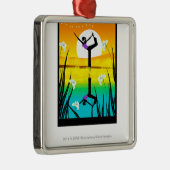 Seitenprofil eines übenden Yoga der Frau Silbernes Ornament (Rechts)