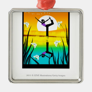 Seitenprofil eines übenden Yoga der Frau Silbernes Ornament