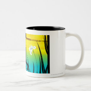 Seitenprofil eines übenden Yoga der Frau Zweifarbige Tasse