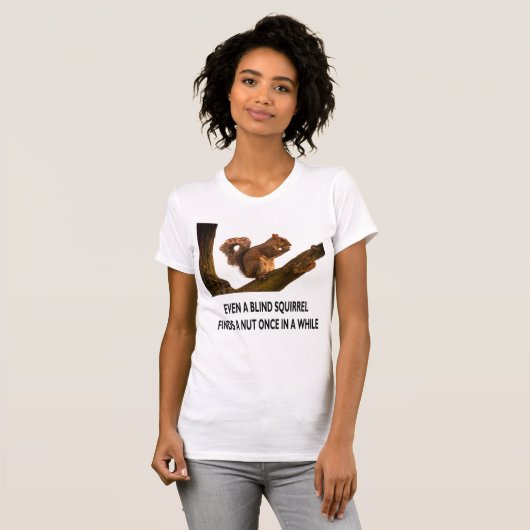 Selbst Blindes Eichhörnchen findet eine Nut-Anweis T-Shirt (Vorne ganz)