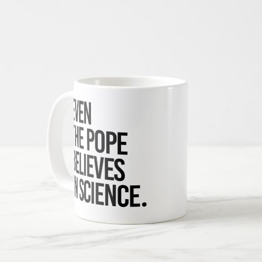 Selbst der Papst glaubt an die Wissenschaft Kaffeetasse (Vorderseite Links)