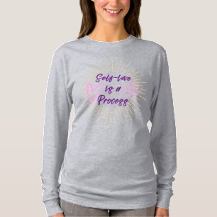 Selbst-Liebe ist ein Prozess-Lila Langschläfer-T - T-Shirt