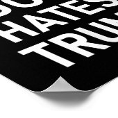 Selbst mein Hund hasst Trump, liberal, antikonserv Poster (Ecke)