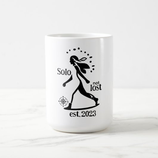 Selbstbewusste Solo-Reisende Aussage Kaffeetasse (Mittel)