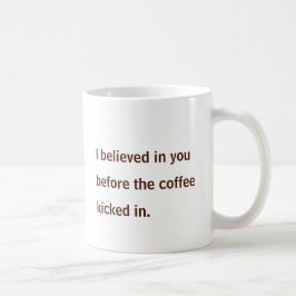 Selbstbewusster Kaffeebohnen-Charakter Kaffeetasse