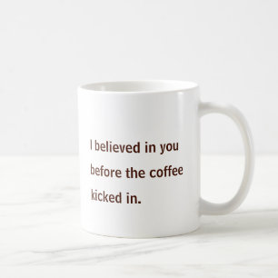 Selbstbewusster Kaffeebohnen-Charakter Kaffeetasse