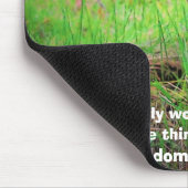 Selbstbewusstes Kätzchenmem mit Olin Miller Zitat Mousepad (Ecke)