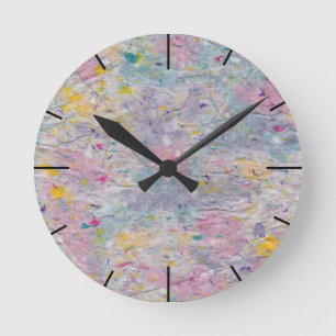 Selbstgemachtes Papier mit farbenfrohen Zellstoff- Runde Wanduhr