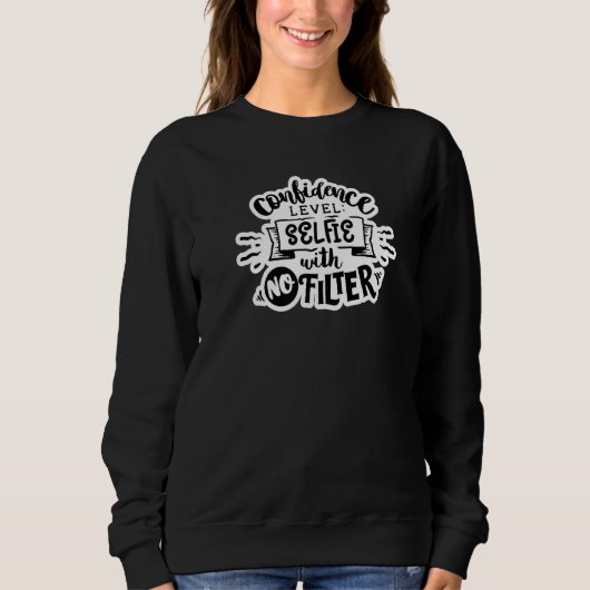 Selbstvertrauen keine Filtration Mama Momma Funny Sweatshirt (Vorderseite)