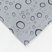 Selective focus photography of water droplets fleecedecke (Ecke)