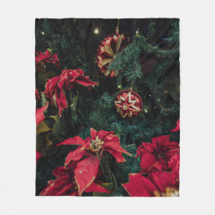 SELEKTIVE FOCUS-FOTOGRAFIE DES ROTEN POINSETTIA PL FLEECEDECKE
