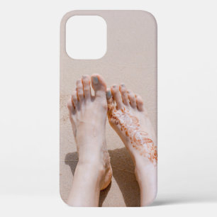 Selektive Fokusfotografie von Füßen mit Tätowierun Case-Mate iPhone Hülle