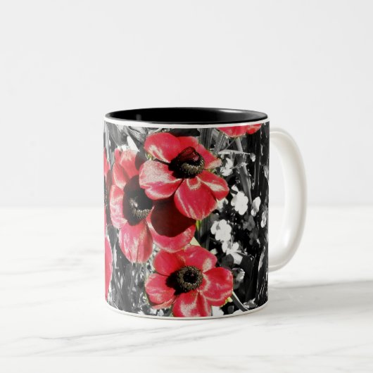 Selektive Schönheit - Tasse von Anemonen-Blüten (VorderseiteRechts)
