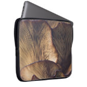 Selektives Foto des Pilzes Laptopschutzhülle (Vorne Rechts)