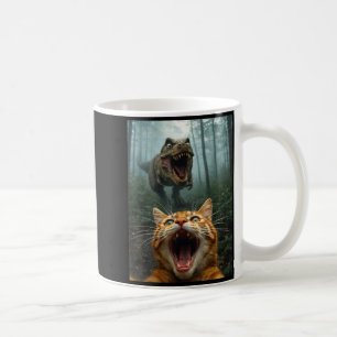 Selfie mit orangefarbener Katze und T-Rex-Dinosaur Kaffeetasse
