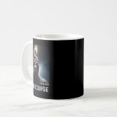 Selfie mit Solar 2024 Eclipse Brillen ich Kaffeetasse (Vorderseite Links)
