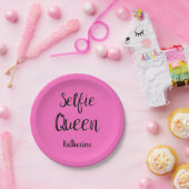 Selfie Queen Name Personalisiert Fuchsia Hot Pink Pappteller (Party)