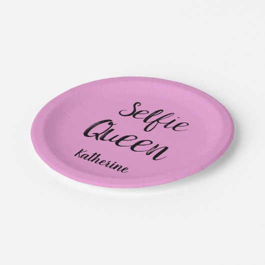 Selfie Queen Name Personalisiert Pink Pappteller (Schrägansicht)