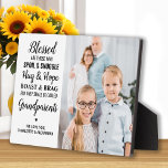 Selige Großeltern Modernes Personalisiertes Foto Fotoplatte<br><div class="desc">Feiern Sie Ihre Großeltern mit einer individuellen Foto-Plakette. Diese einzigartige Großeltern zitieren Plakette ist das perfekte Geschenk, ob Geburtstag, Großeltern oder Weihnachten. Wir hoffen, dass Ihr besonderes Geschenk für die Großeltern in den kommenden Jahren zu einem wertvollen Sake wird. . Zitat " Selig sind diejenigen, die Spoil & Snuggle, Hug...</div>